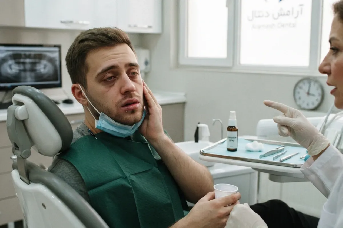 تفاوت اسپری لیدوکائین با آمپول بی‌حسی دندان